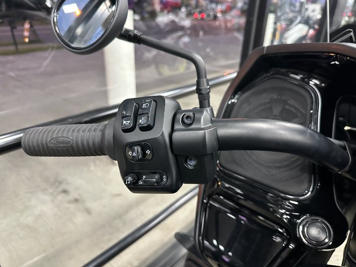 2023 INDIAN PURSUIT DARK HORSE PREMIUM BLACK