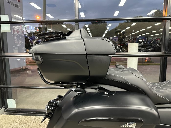 2023 INDIAN PURSUIT DARK HORSE PREMIUM BLACK