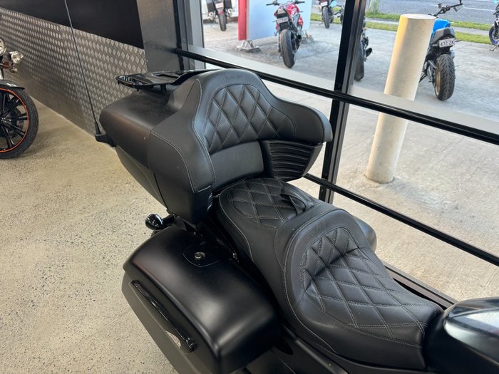 2023 INDIAN PURSUIT DARK HORSE PREMIUM BLACK