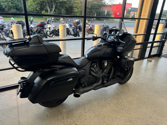2023 INDIAN PURSUIT DARK HORSE PREMIUM BLACK