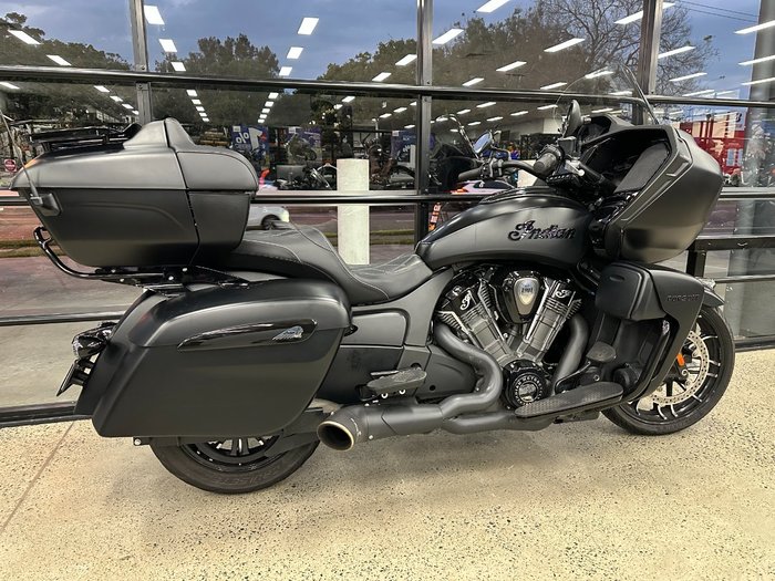 2023 INDIAN PURSUIT DARK HORSE PREMIUM BLACK