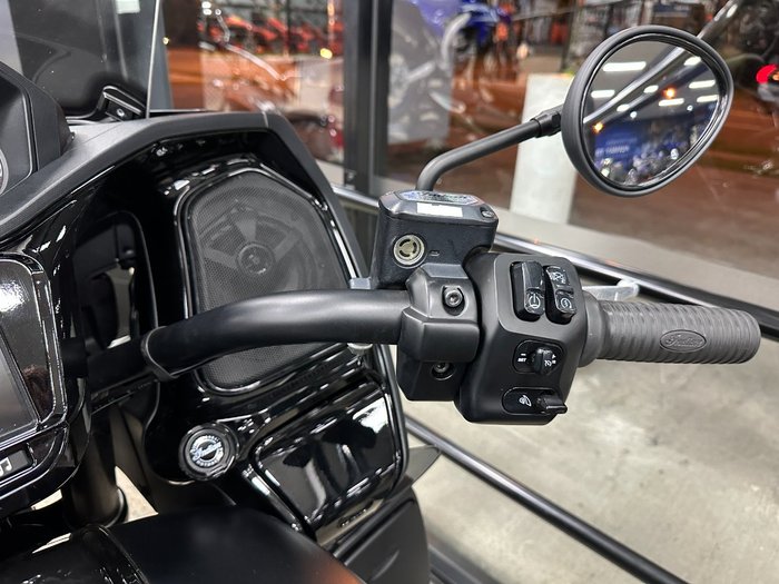 2023 INDIAN PURSUIT DARK HORSE PREMIUM BLACK