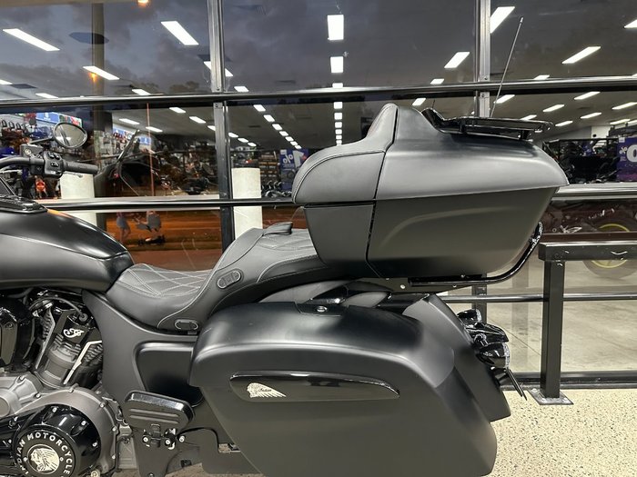 2023 INDIAN PURSUIT DARK HORSE PREMIUM BLACK