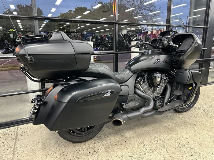 2023 INDIAN PURSUIT DARK HORSE PREMIUM BLACK