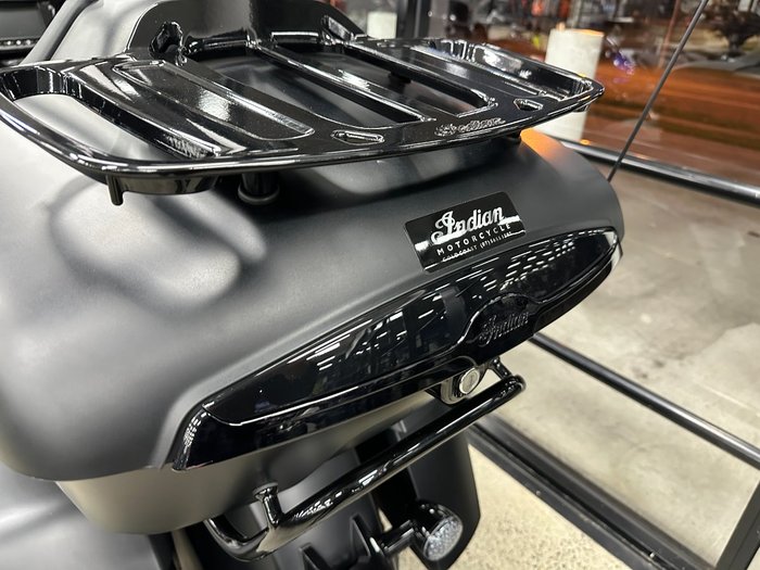 2023 INDIAN PURSUIT DARK HORSE PREMIUM BLACK