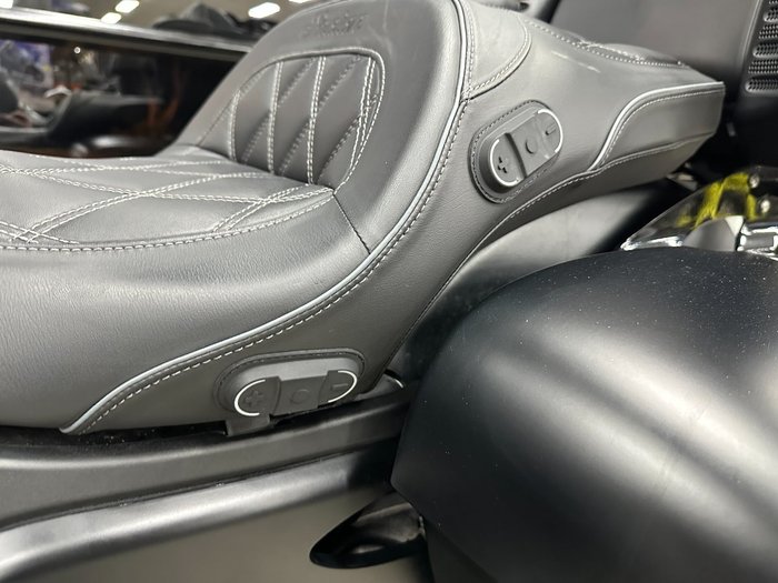2023 INDIAN PURSUIT DARK HORSE PREMIUM BLACK