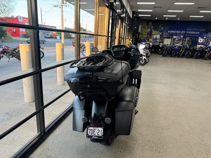 2023 INDIAN PURSUIT DARK HORSE PREMIUM BLACK