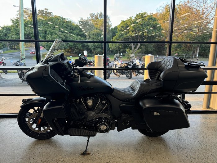 2023 INDIAN PURSUIT DARK HORSE PREMIUM BLACK