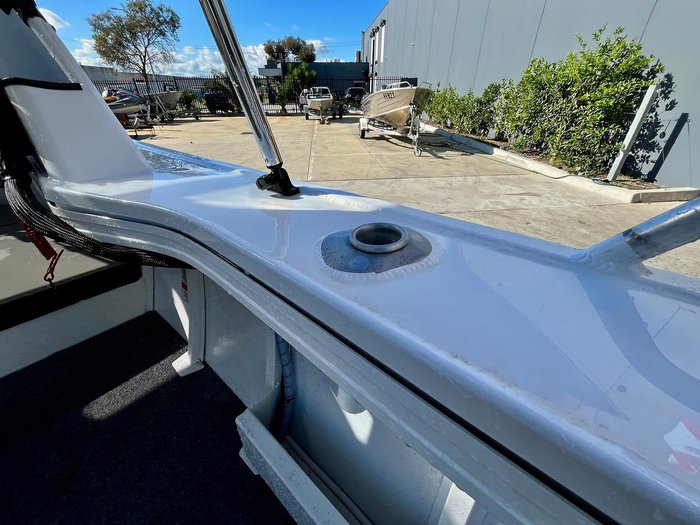 2023 Horizon 530 Scorpion Cuddy Cabin