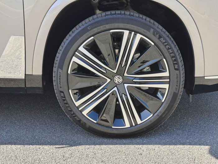 2025 MG QS Essence IS31 MY25 AWD Cashmere Silver