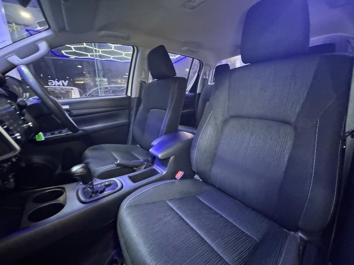 2022 Toyota Hilux SR