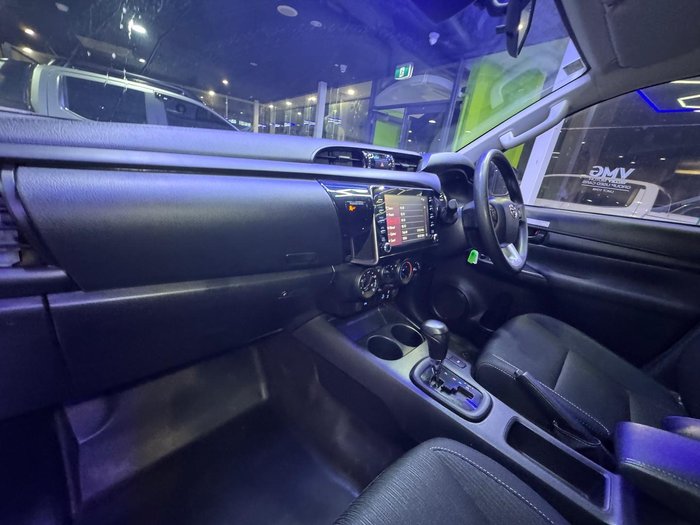 2022 Toyota Hilux SR