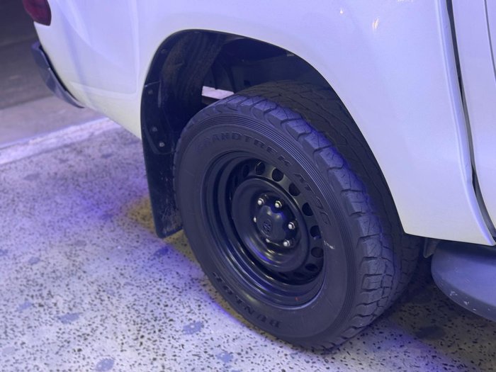 2022 Toyota Hilux SR