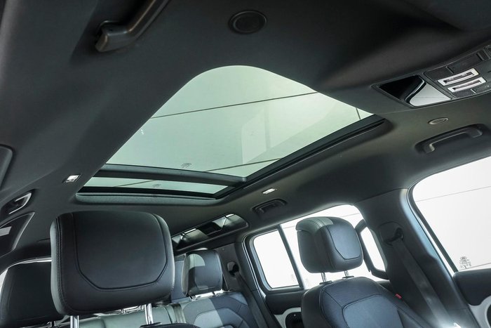 2024 Land Rover Defender 110 P400 X-Dynamic HSE