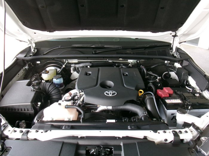 2025 Toyota Hilux SR5 48V
