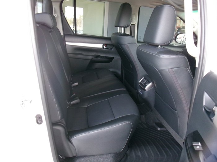 2025 Toyota Hilux SR5 48V