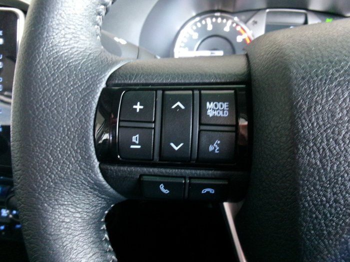 2025 Toyota Hilux SR5 48V