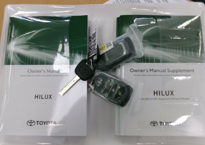 2025 Toyota Hilux SR5 48V