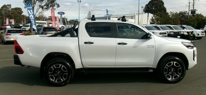 2025 Toyota Hilux SR5 48V