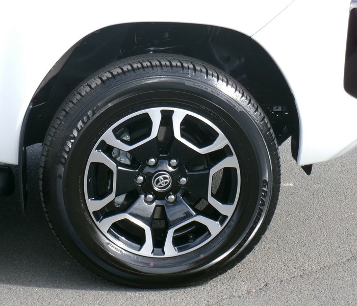 2025 Toyota Hilux SR5 48V