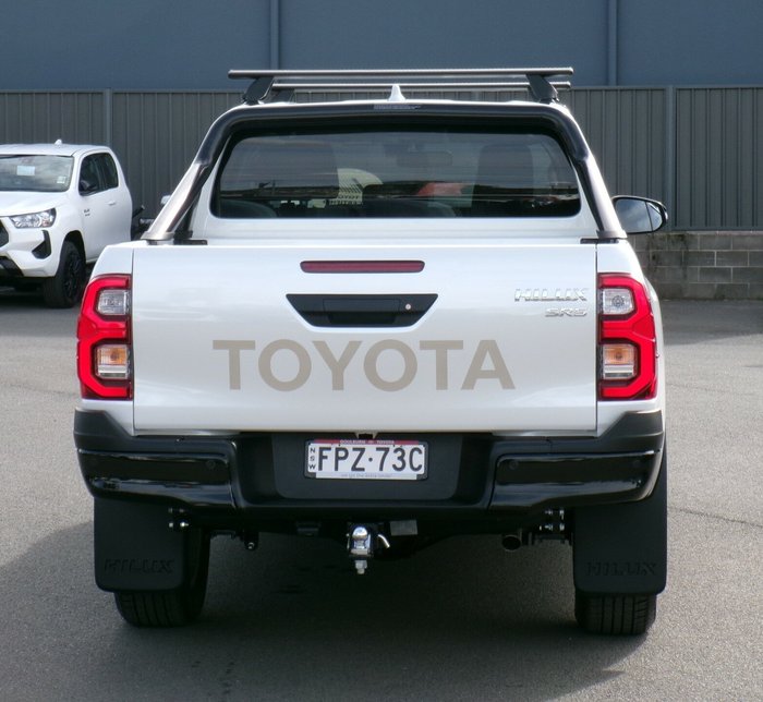 2025 Toyota Hilux SR5 48V