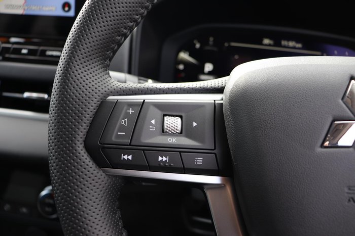 2025 Mitsubishi Outlander LS