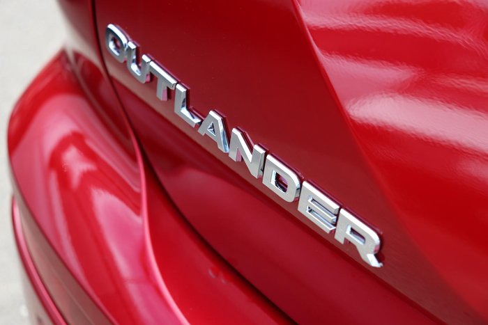 2025 Mitsubishi Outlander LS