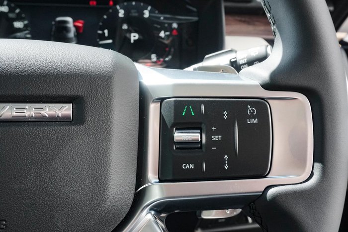 2025 Land Rover Discovery D350 Dynamic SE