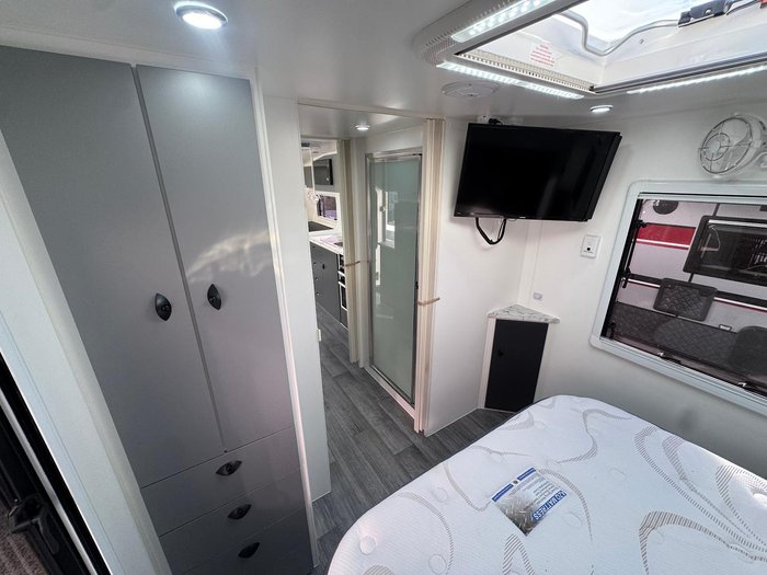 2025 Lakestar Caravans Achilles 22.6 Ft