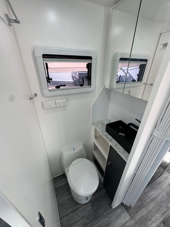 2025 Lakestar Caravans Achilles 22.6 Ft