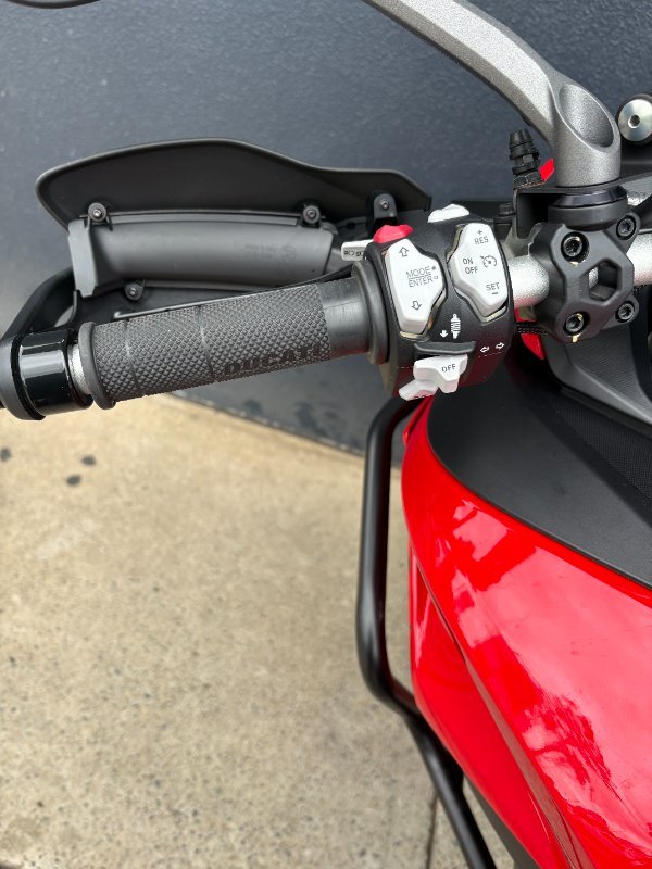 2022 DUCATI MULTISTRADA V2 RED