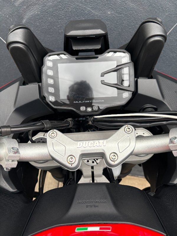 2022 DUCATI MULTISTRADA V2 RED