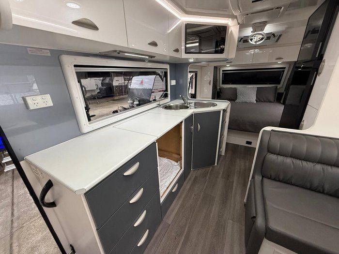 2020 Sunseeker Dessert Storm