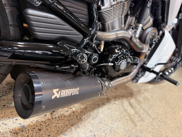 2009 Harley-davidson VRSCF MUSCLE White