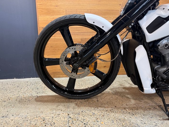 2009 Harley-davidson VRSCF MUSCLE White