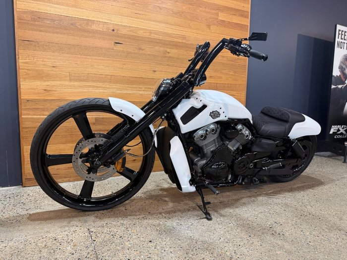 2009 Harley-davidson VRSCF MUSCLE White