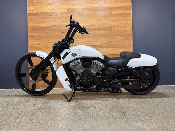 2009 Harley-davidson VRSCF MUSCLE White