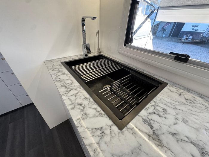 2025 LPT Caravans 17Ft Off Road Hybrid