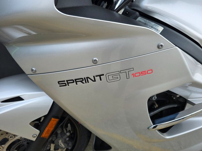 2011 Triumph SPRINT GT SILVER