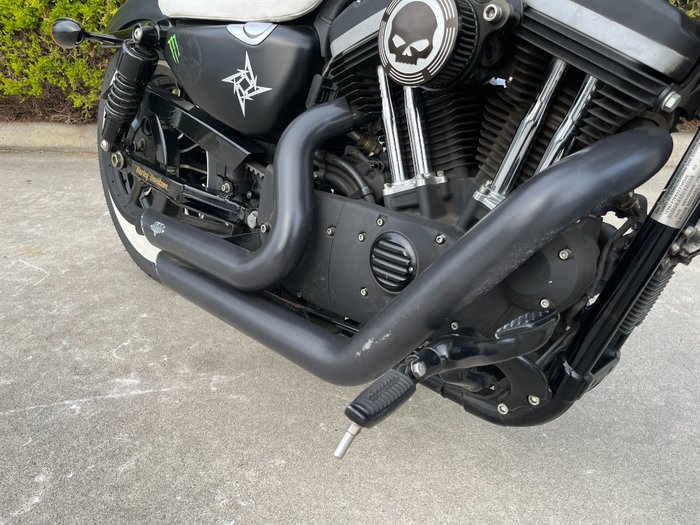 2010 HARLEY-DAVIDSON XL883 IRON 883 Black