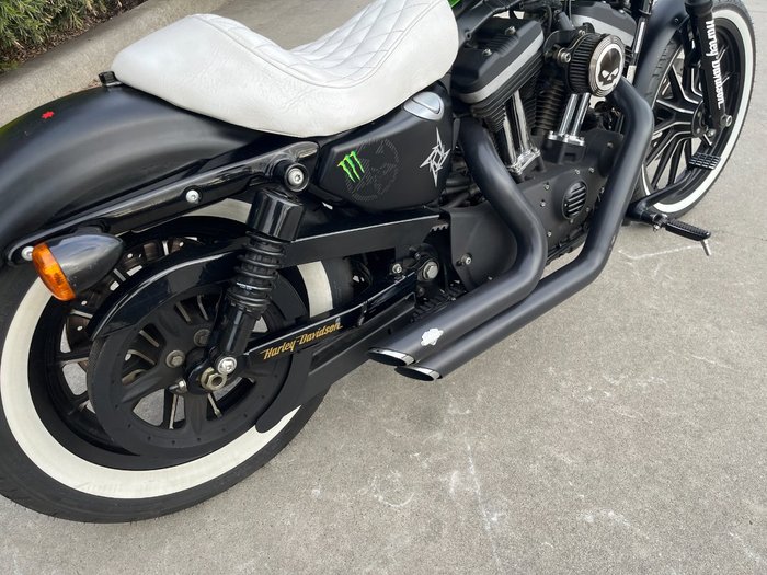 2010 HARLEY-DAVIDSON XL883 IRON 883 Black