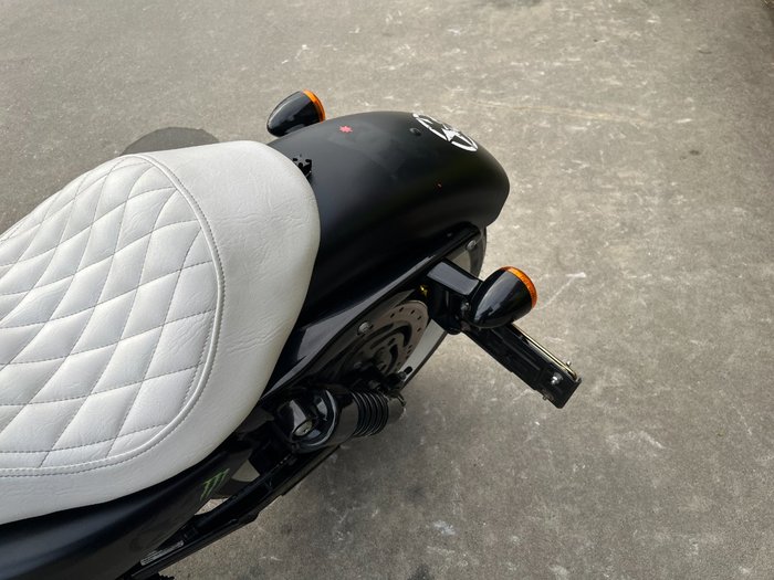 2010 HARLEY-DAVIDSON XL883 IRON 883 Black