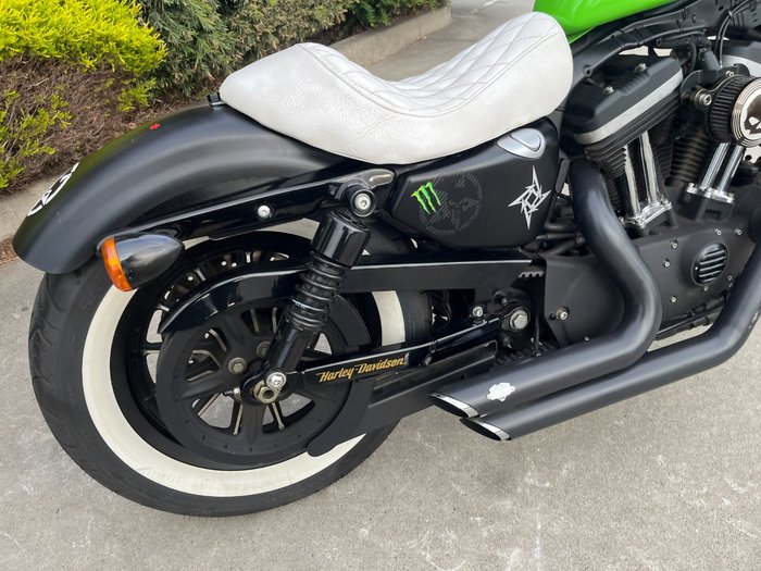 2010 HARLEY-DAVIDSON XL883 IRON 883 Black