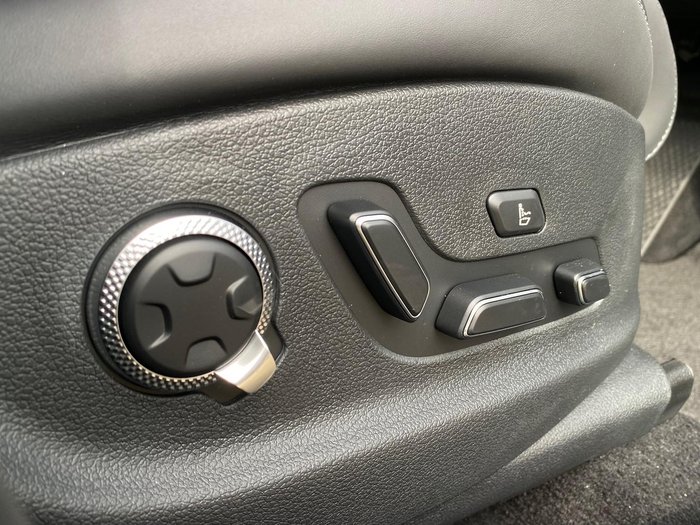 2025 Genesis GV70 2.5T SIGNATURE