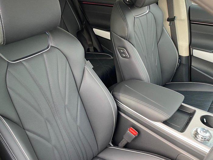 2025 Genesis GV70 2.5T SIGNATURE