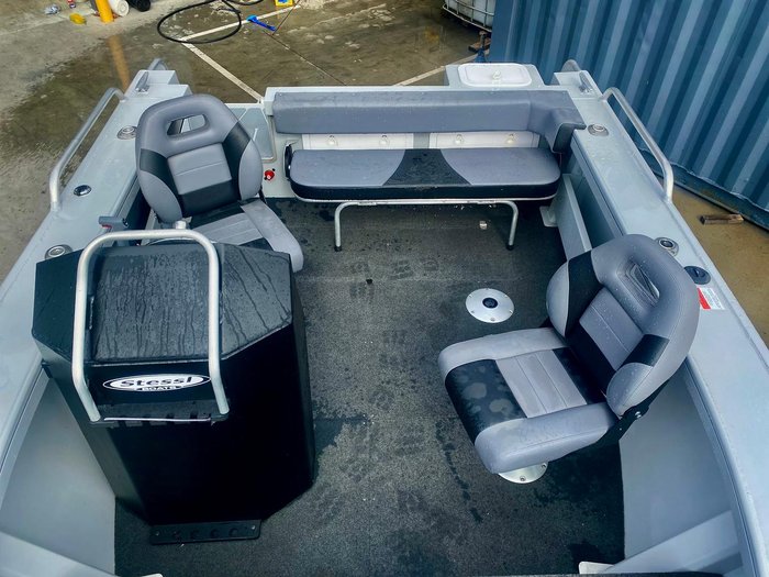 2023 Stessl 490 Trophy Side Console