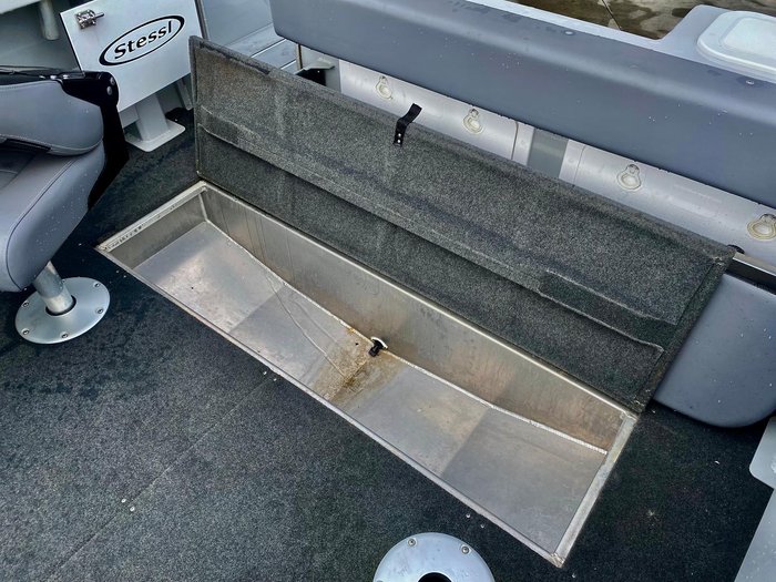 2023 Stessl 490 Trophy Side Console