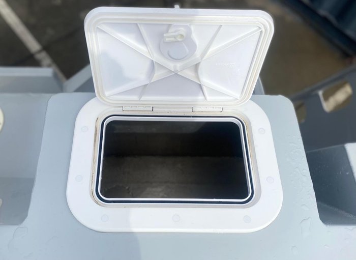 2023 Stessl 490 Trophy Side Console