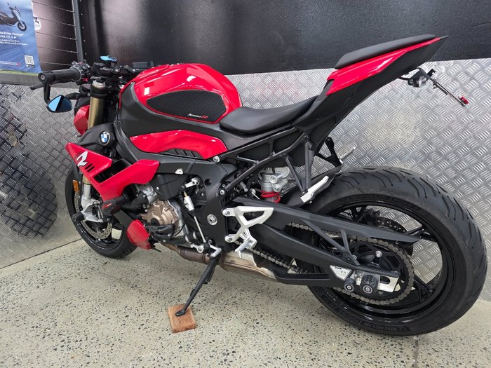 2022 BMW Motorrad S 1000 R RED