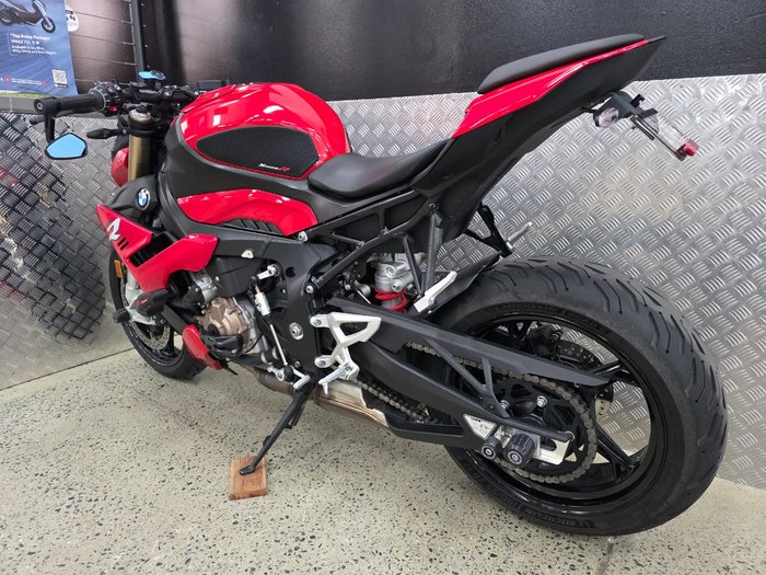 2022 BMW Motorrad S 1000 R RED